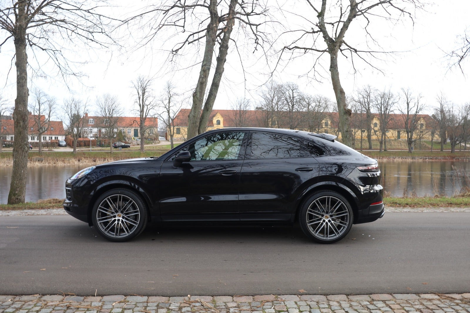 Sort Porsche Cayenne S fra 2019