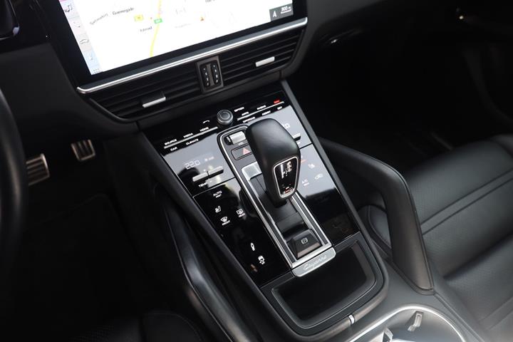 Sort Porsche Cayenne S fra 2019
