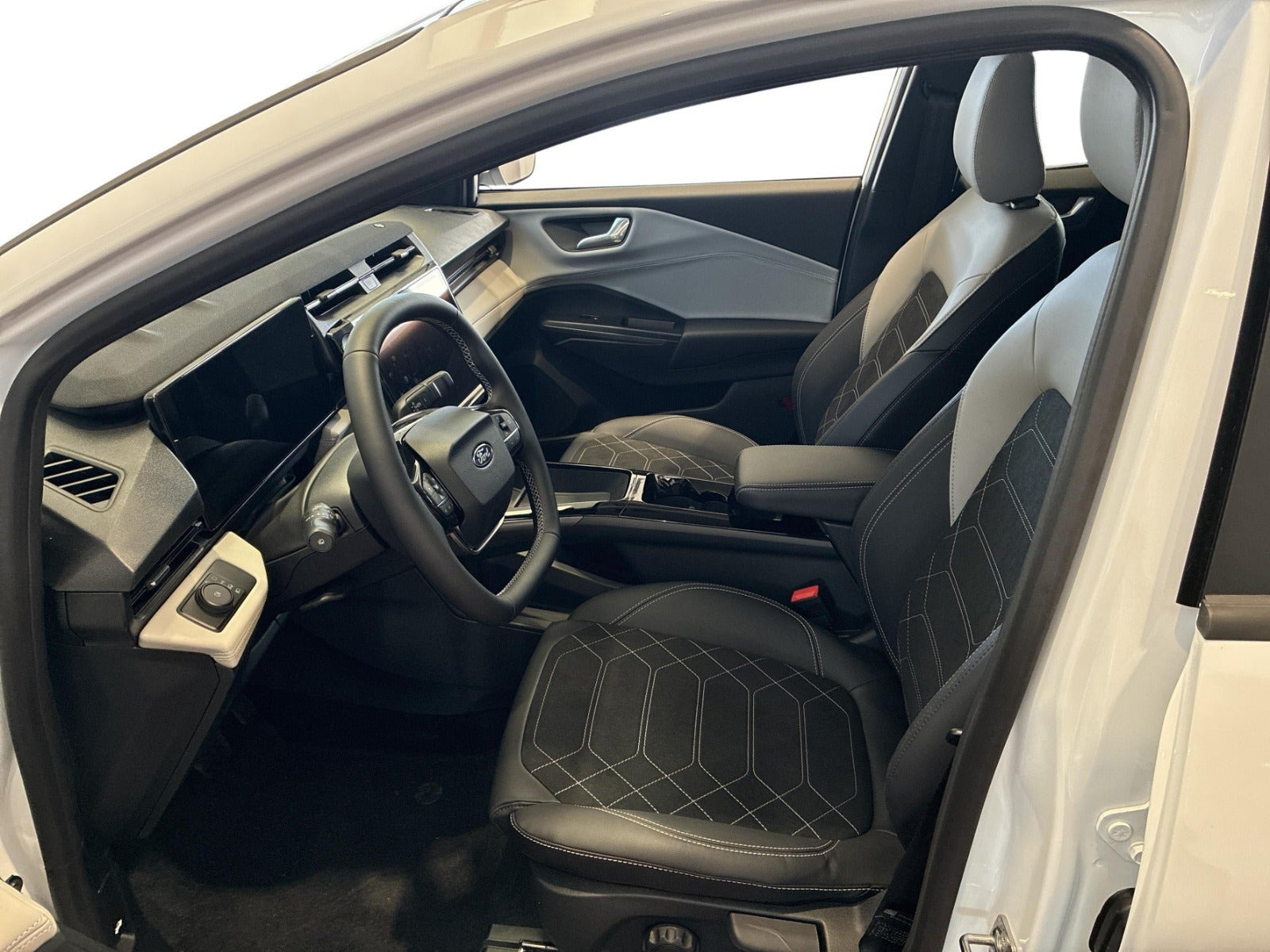 Hvid Ford Puma fra 2025