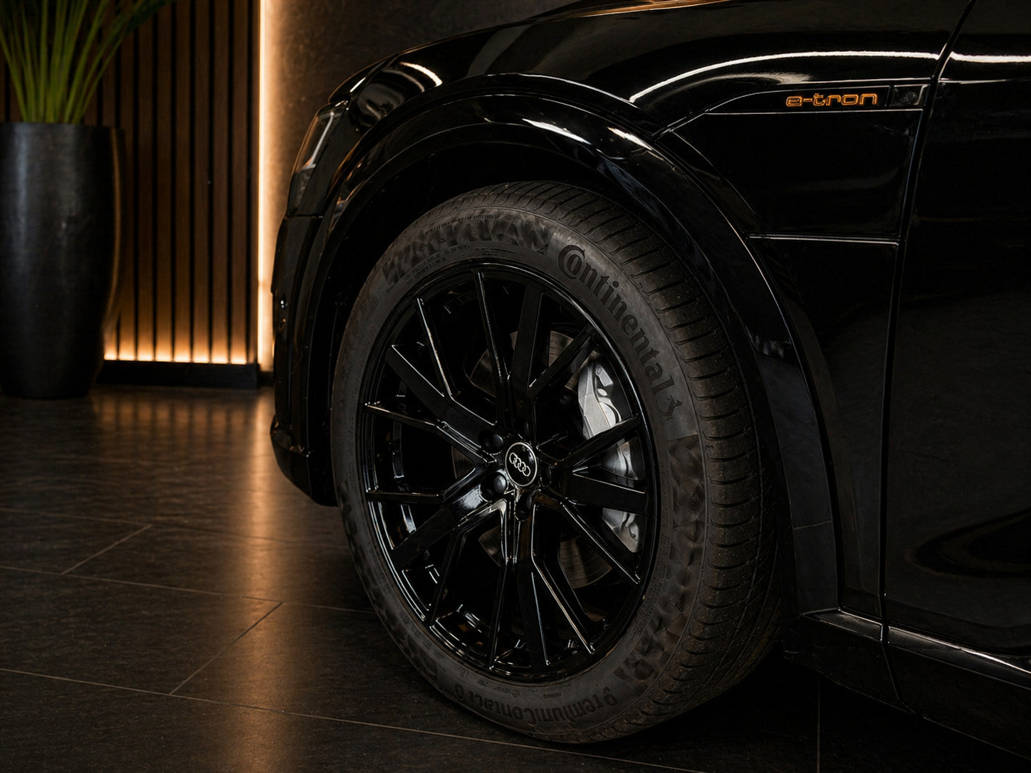 Sort Audi e-tron fra 2022