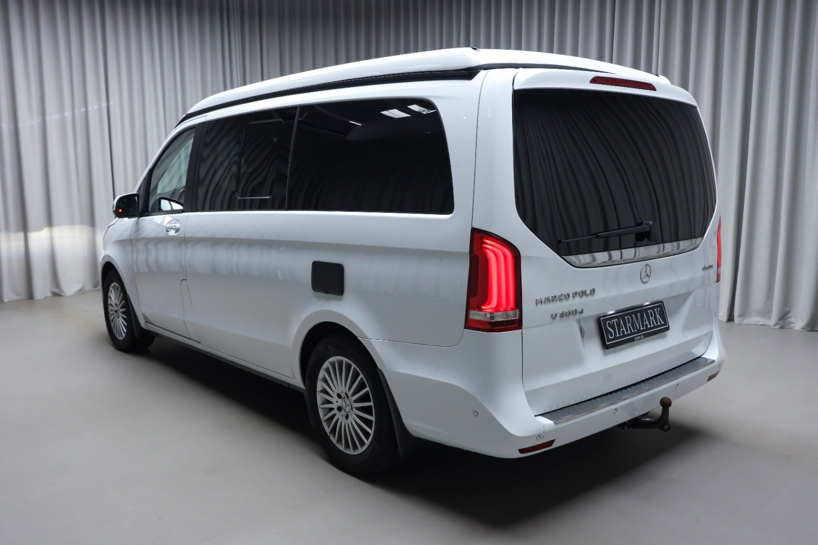Hvid Mercedes V300 d fra 2020