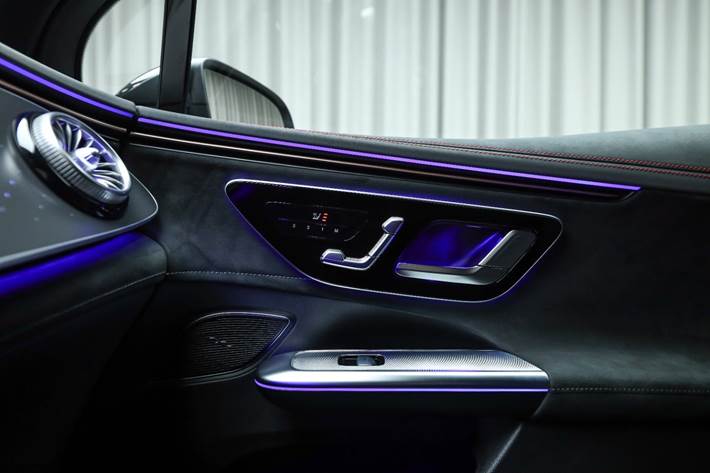 Grøn Mercedes EQE350 SUV fra 2024