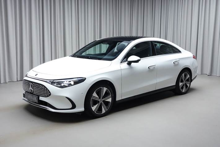 Hvid Mercedes CLA250+ fra 2025 set udefra