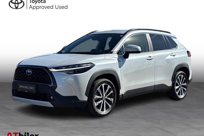 Hvid Toyota Corolla Cross fra 2023 set udefra