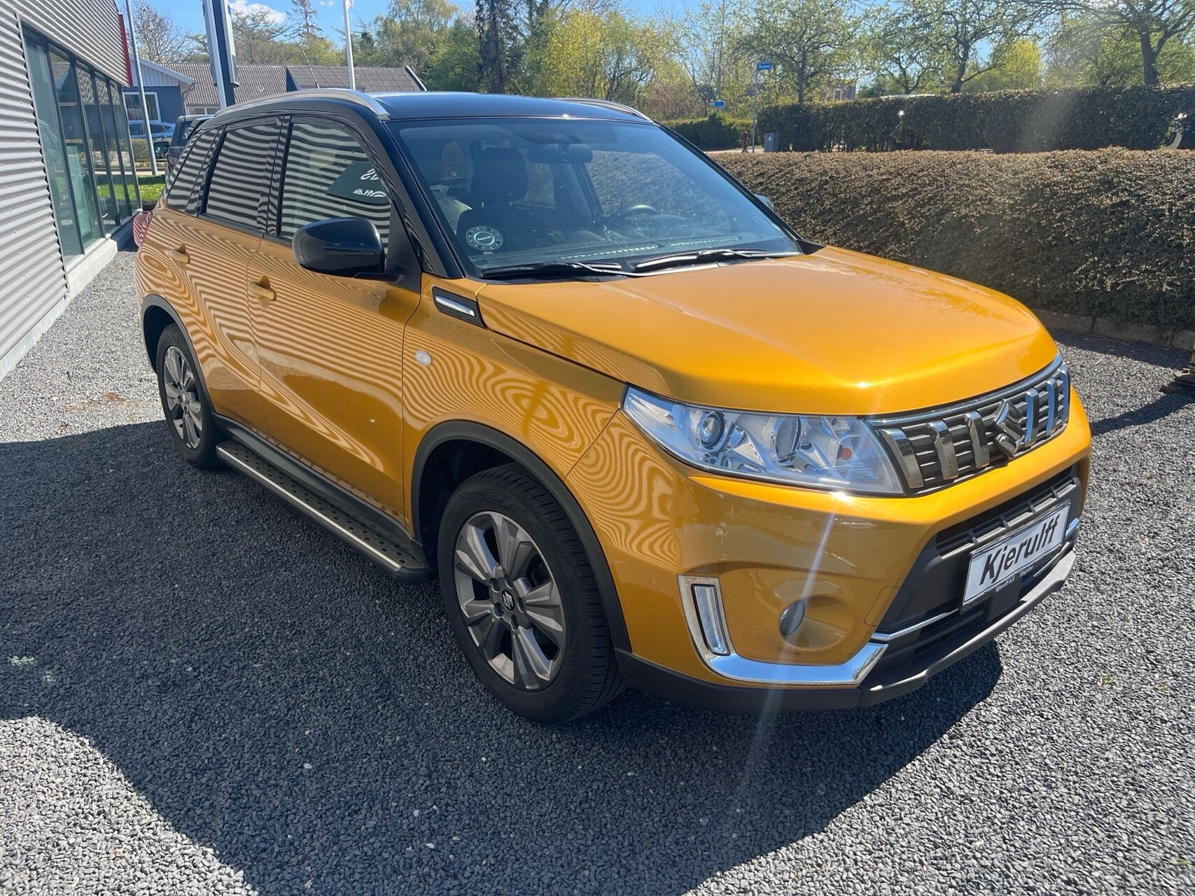 Gul Suzuki Vitara fra 2019