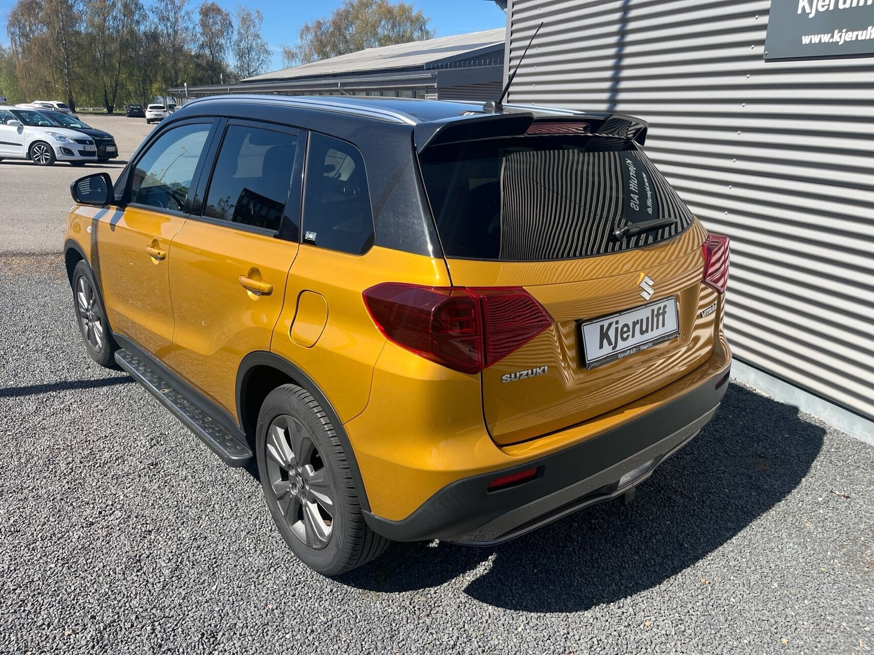 Gul Suzuki Vitara fra 2019