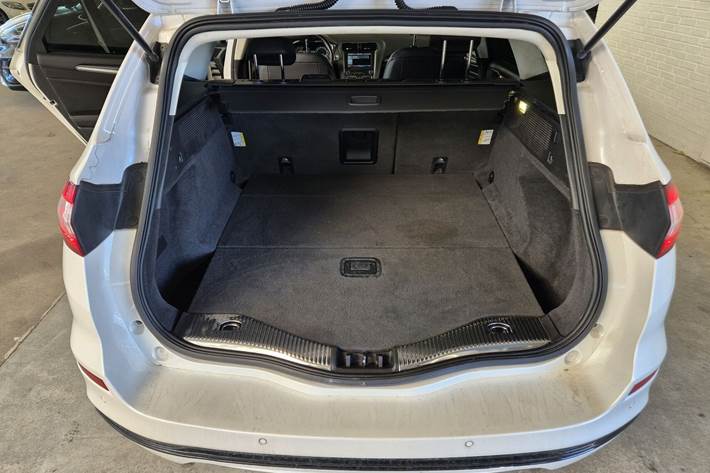 Hvid Ford Mondeo fra 2015