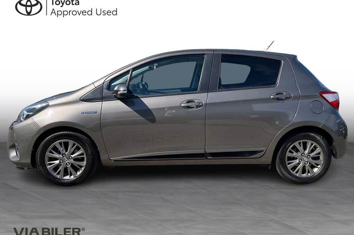 Bronze Toyota Yaris fra 2017