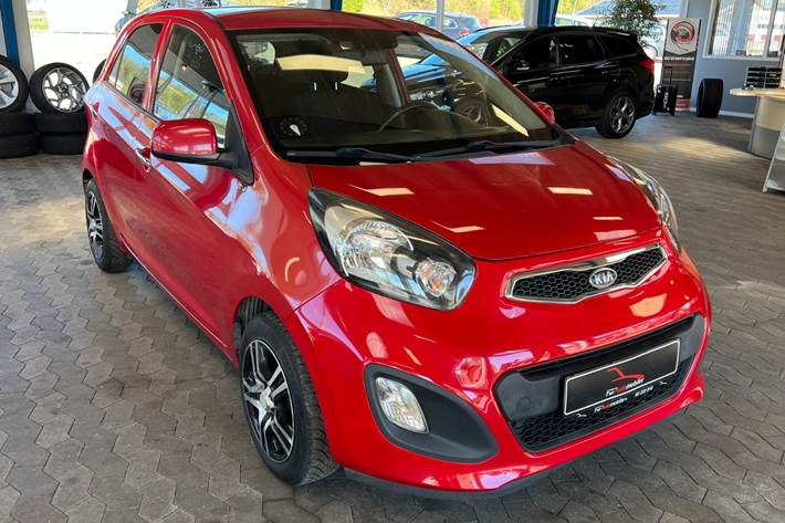 Rød Kia Picanto fra 2016 set udefra