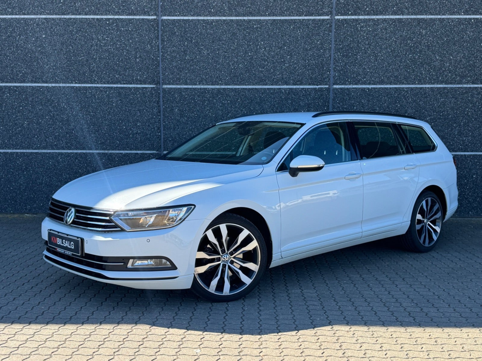 Hvid VW Passat fra 2017