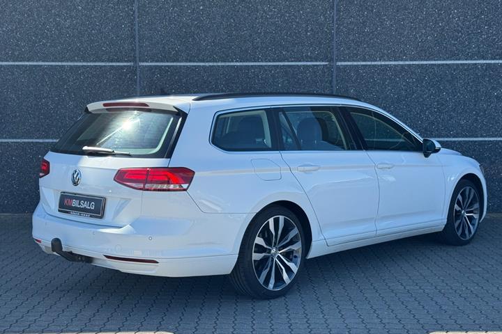 Hvid VW Passat fra 2017