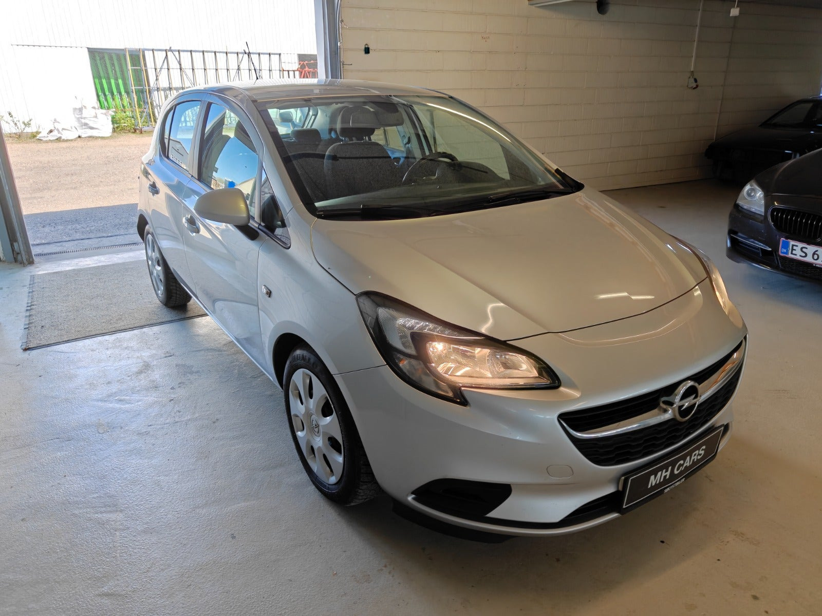 Gul Opel Corsa fra 2016