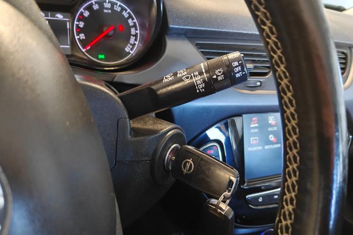 Gul Opel Corsa fra 2016