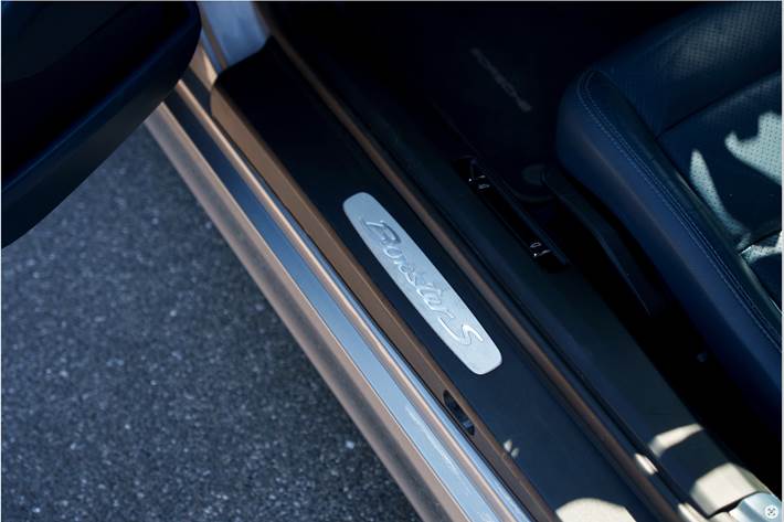 Sølv Porsche Boxster S fra 2012