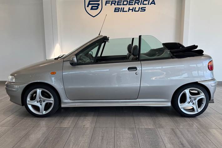 Grå Fiat Punto fra 1996