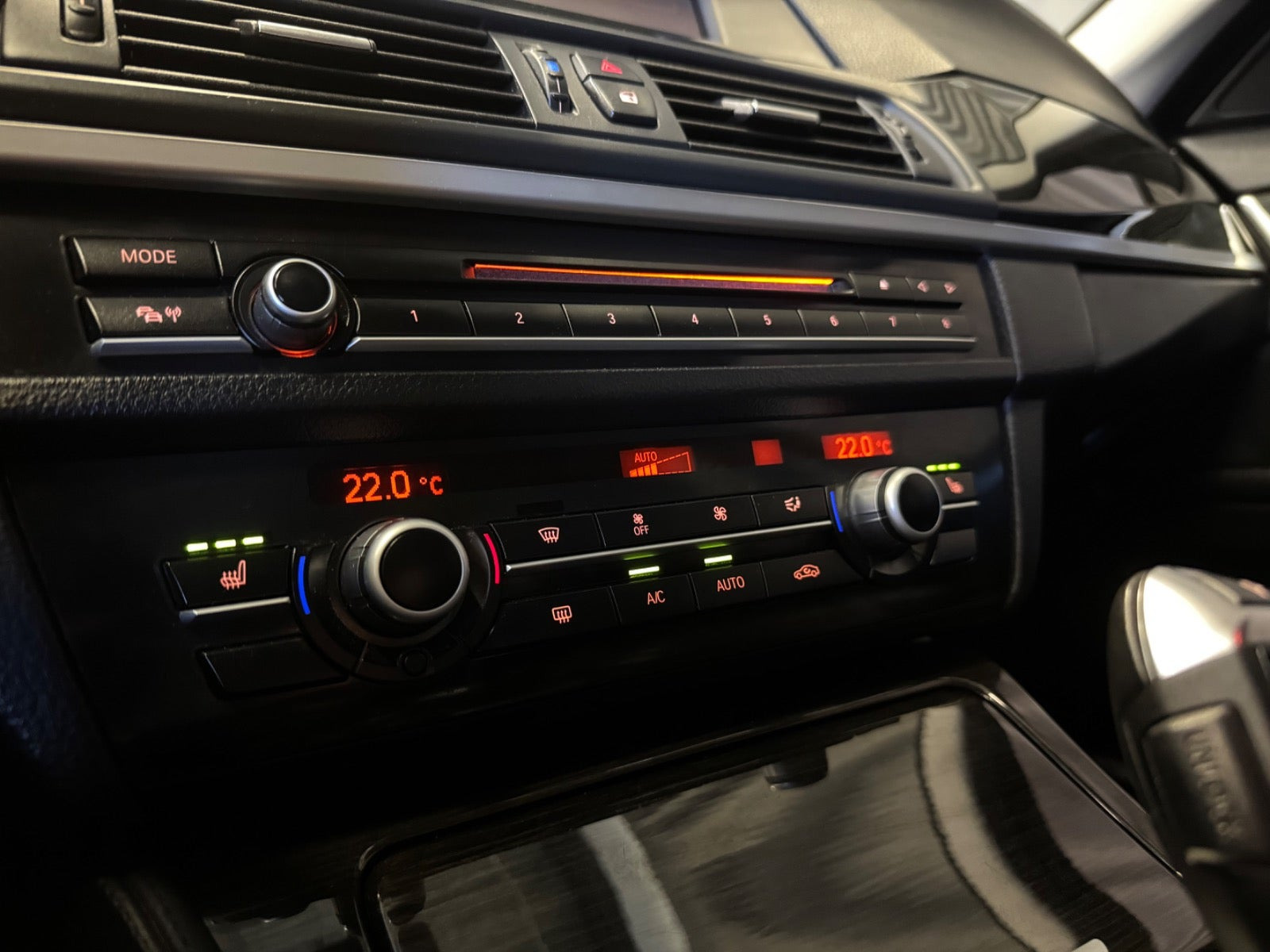 Grå BMW 530i fra 2012