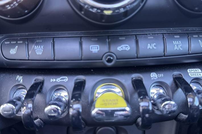 Sølv Mini Cooper SE fra 2023