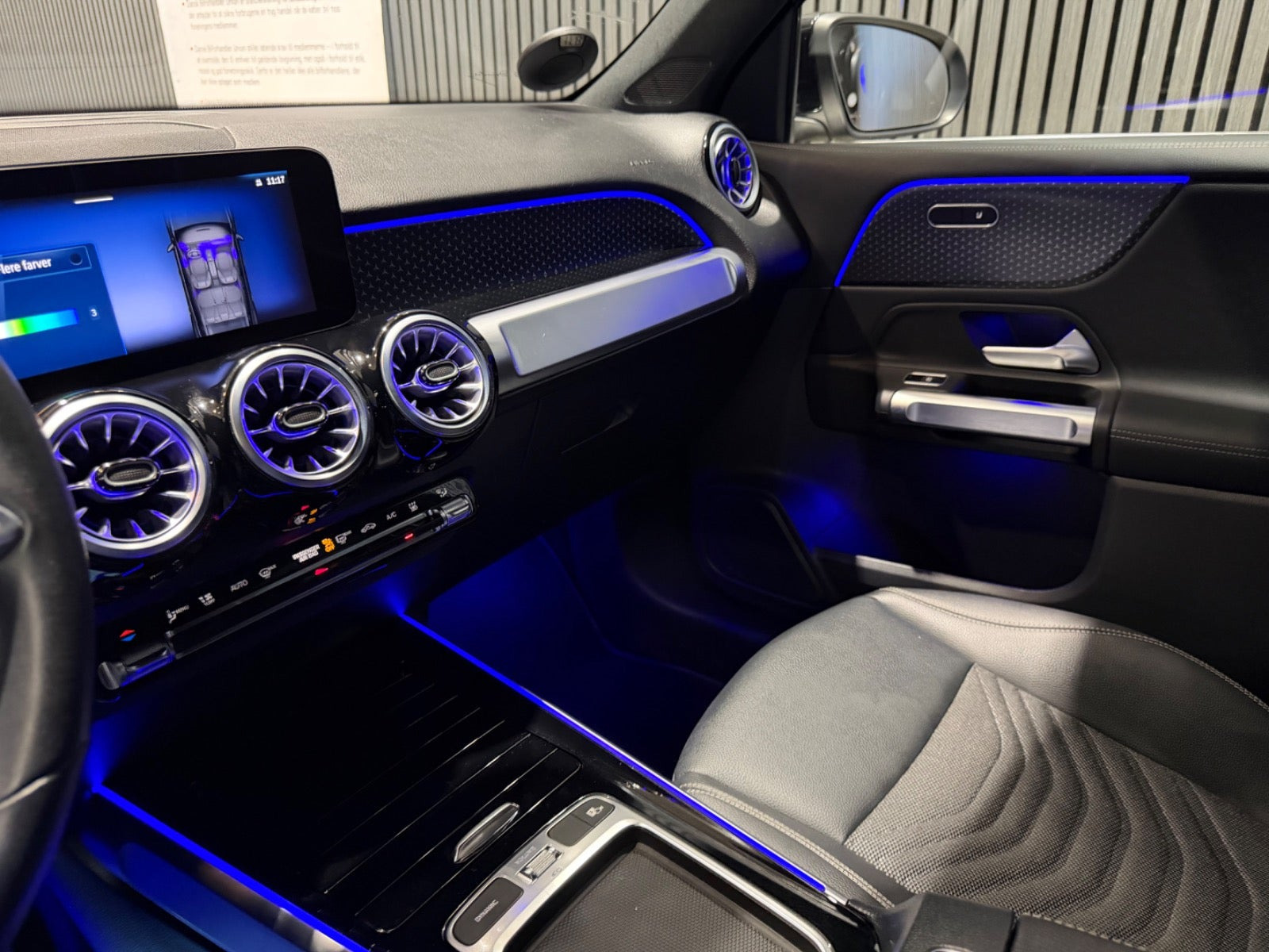 Sort Mercedes EQB250+ fra 2024