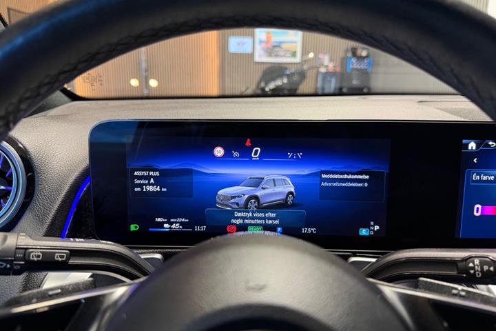 Sort Mercedes EQB250+ fra 2024