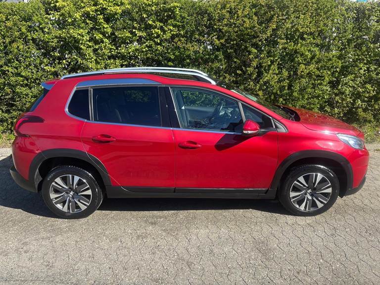 Peugeot 2008 1,2 e-THP 110 Allure Sky