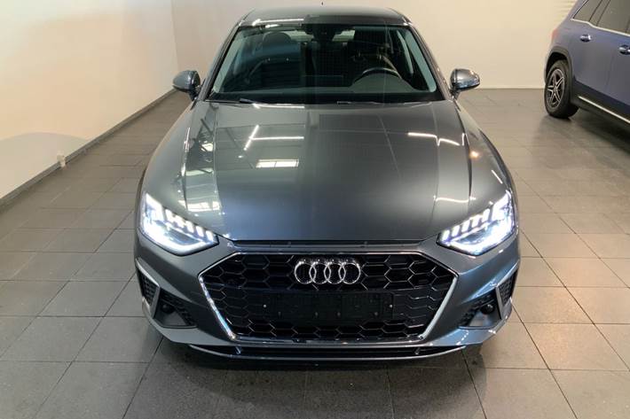 Grå Audi A4 fra 2021