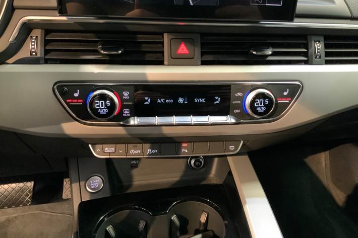 Grå Audi A4 fra 2021