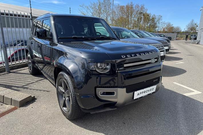 Sort Land Rover Defender 110 fra 2023