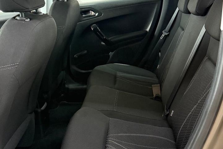 Sort Peugeot 208 fra 2015