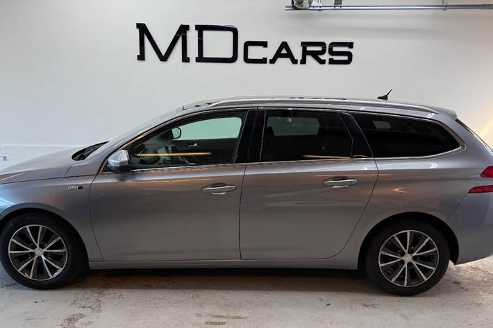 Grå Peugeot 308 fra 2017