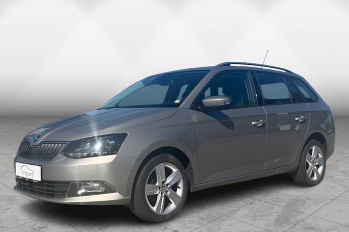 Orange Skoda Fabia fra 2016