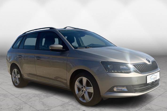 Orange Skoda Fabia fra 2016