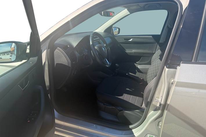 Orange Skoda Fabia fra 2016