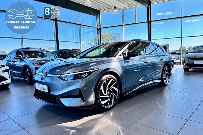 Blå VW ID.7 fra 2025 set udefra