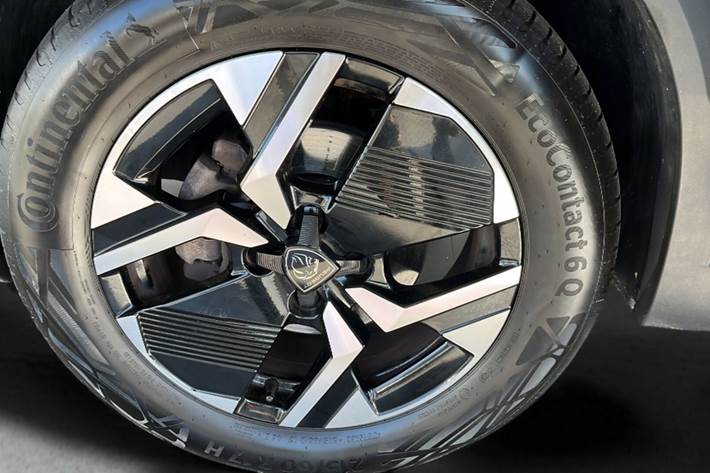 Grå Peugeot 2008 fra 2023