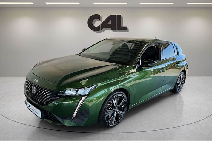 Grøn Peugeot 308 fra 2023 set udefra