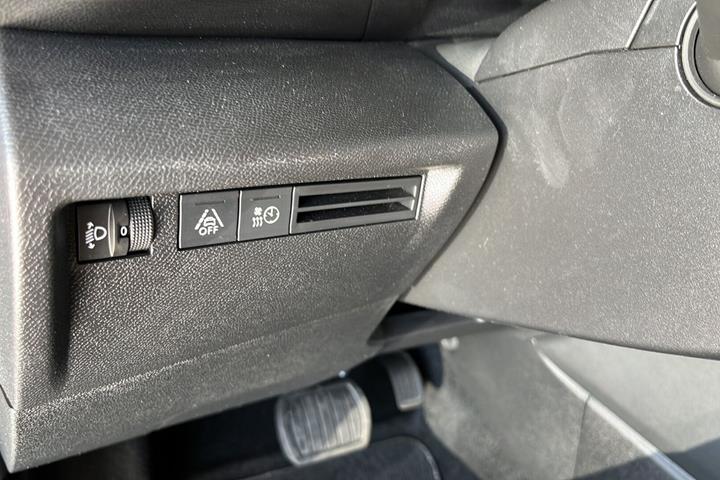 Grå Citroën ë-C4 fra 2022