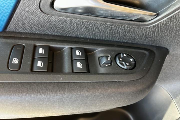 Grå Citroën ë-C4 fra 2022