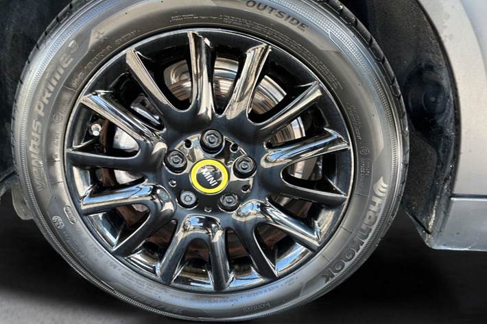 Blå Mini Cooper SE fra 2023