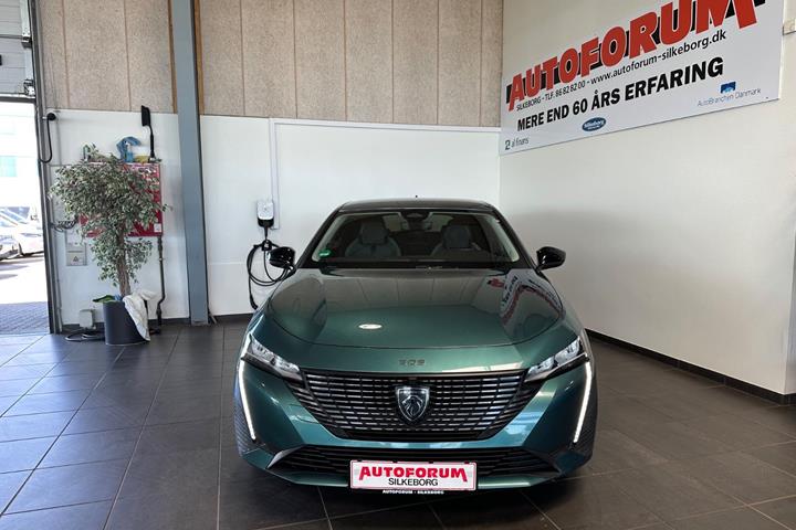Blå Peugeot 308 fra 2022