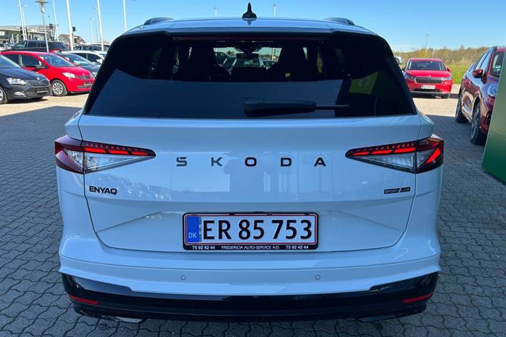 Hvid Skoda Enyaq fra 2026
