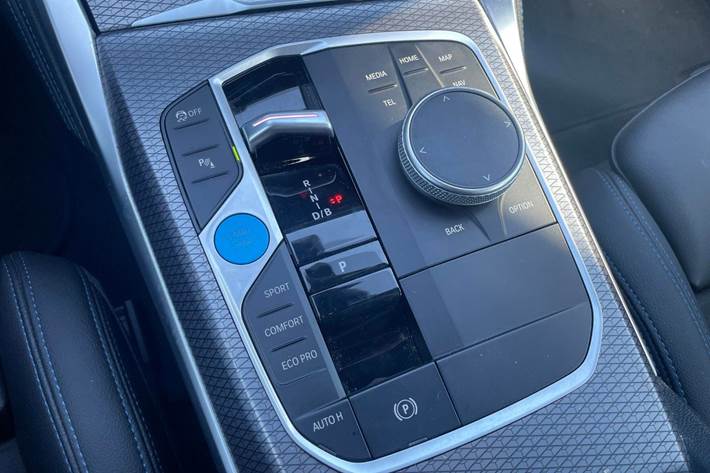 Hvid BMW i4 fra 2023
