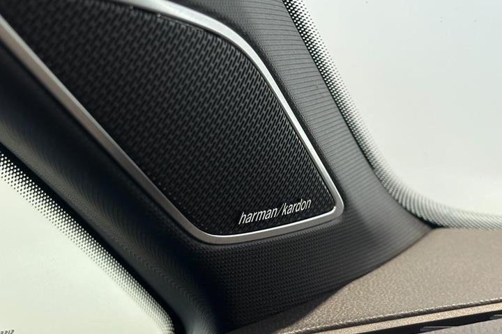 Hvid VW Golf VIII fra 2022