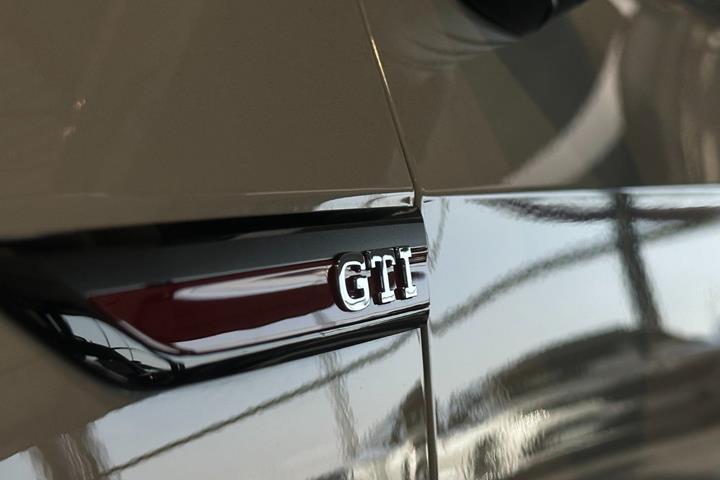 Hvid VW Golf VIII fra 2022