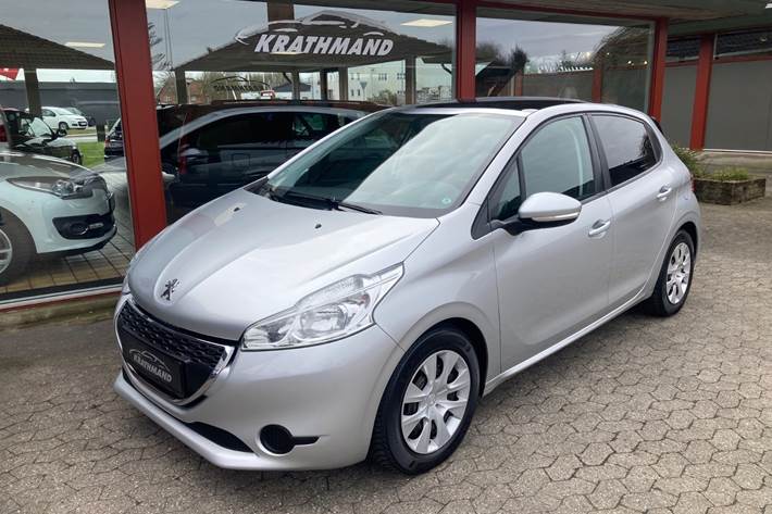 Sølv Peugeot 208 fra 2015