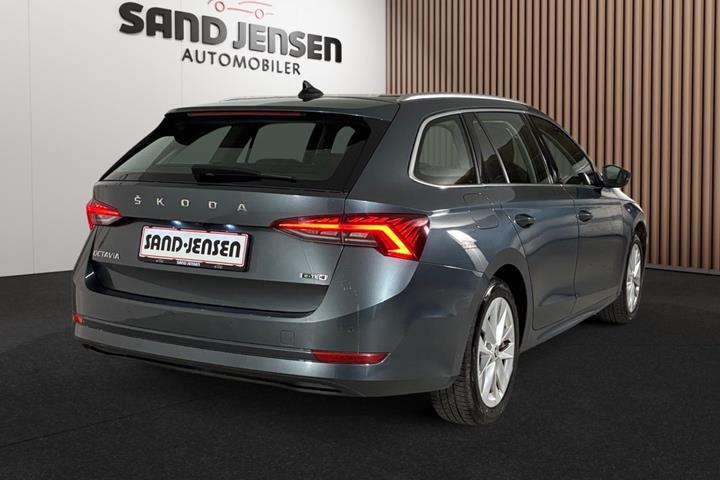 Grå Skoda Octavia fra 2021