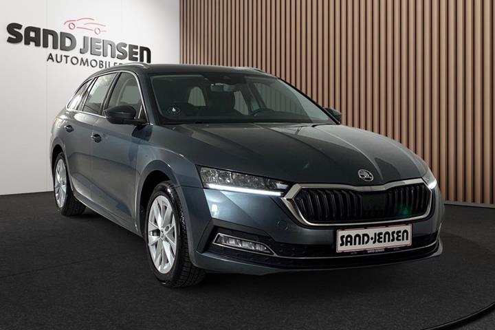 Grå Skoda Octavia fra 2021