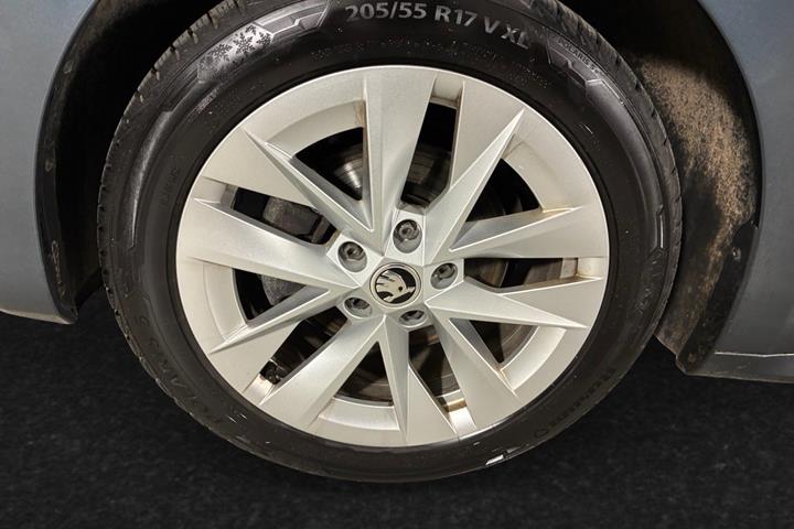 Grå Skoda Octavia fra 2021