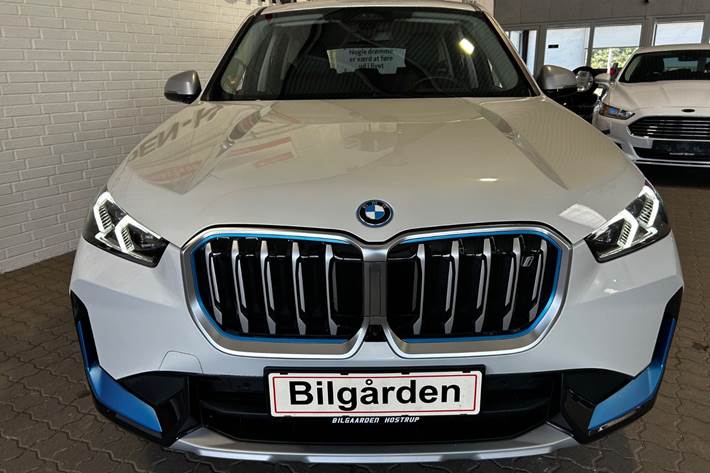 Hvid BMW iX1 fra 2023