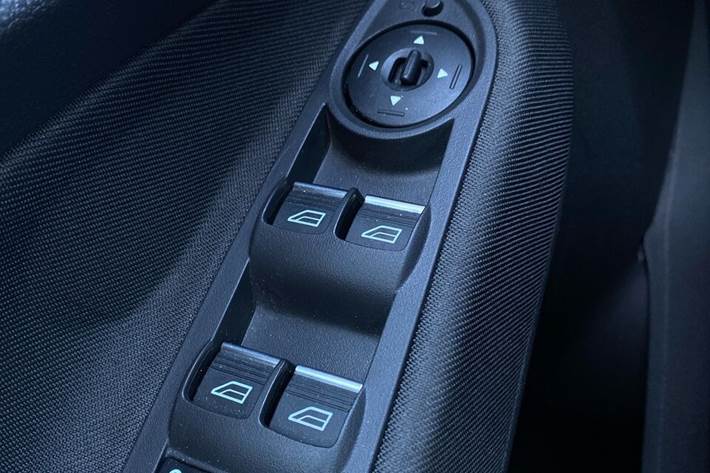 Gul Ford Grand C-Max fra 2015