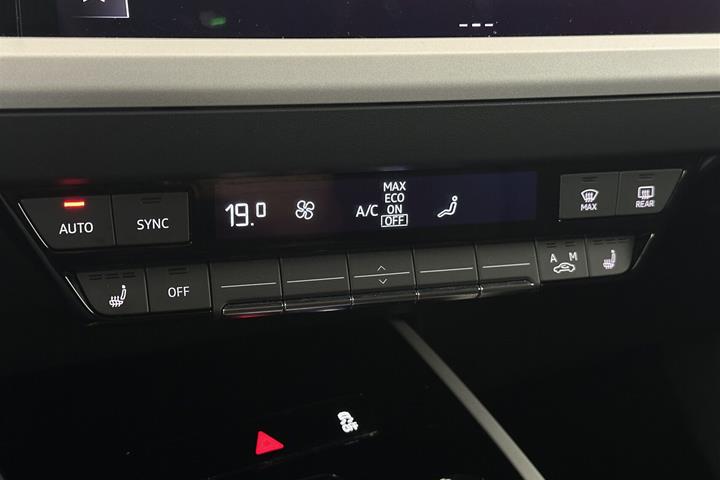 Blå Audi Q4 fra 2024